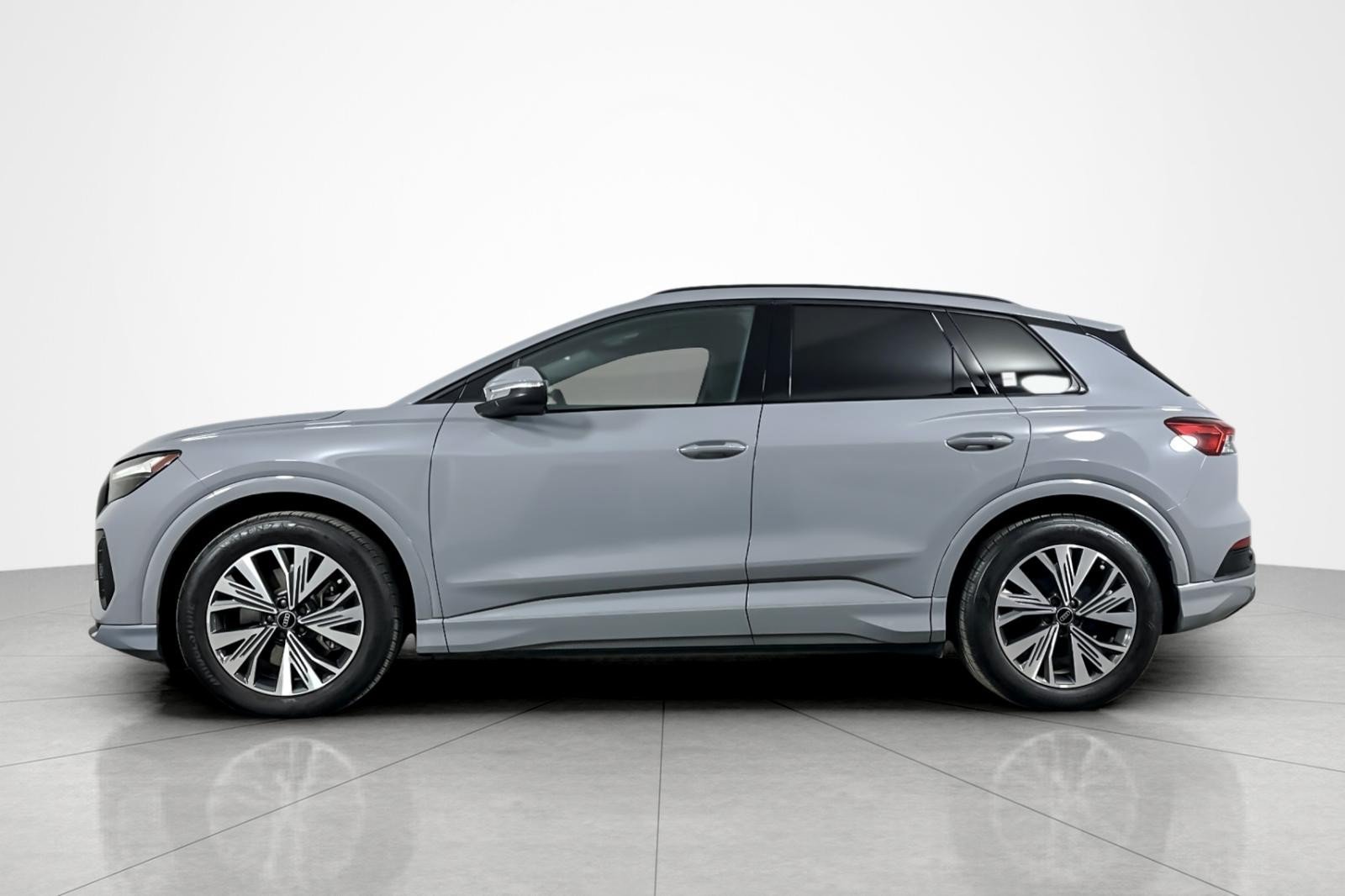 Used 2025 Audi Q4 e-tron Premium Plus w/ Premium Plus RWD image 2