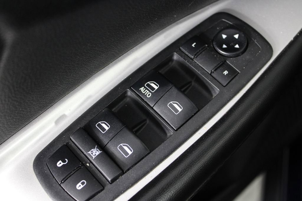 Used 2018 Dodge Journey SE image 19