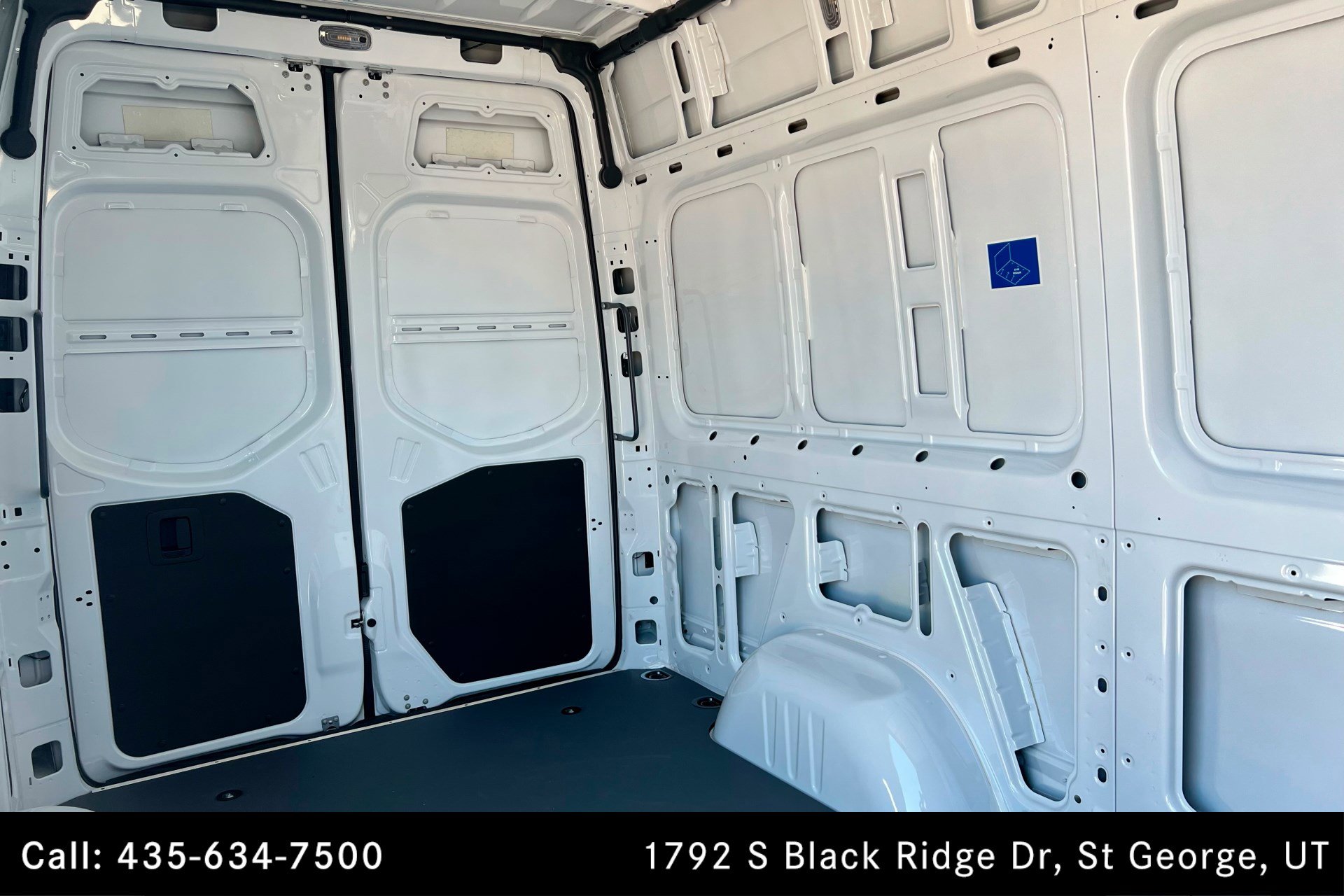 Used 2025 Mercedes-Benz Sprinter 2500 image 18