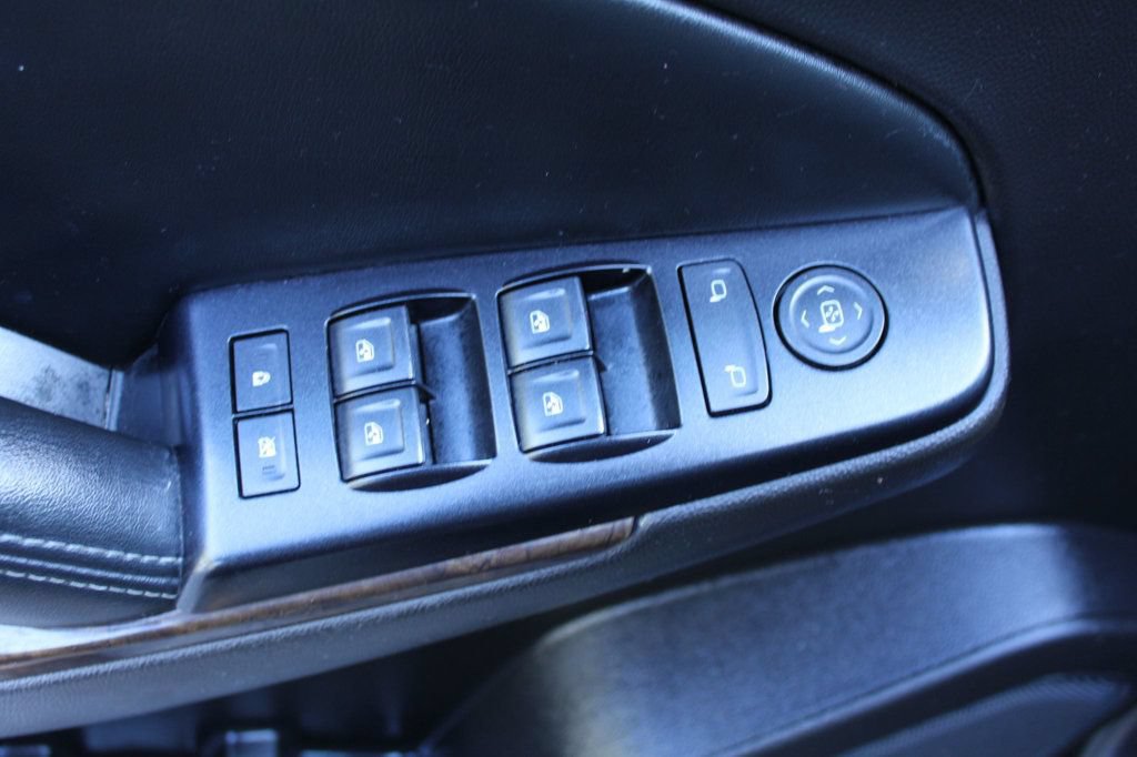 Used 2015 Chevrolet Suburban LS RWD image 25