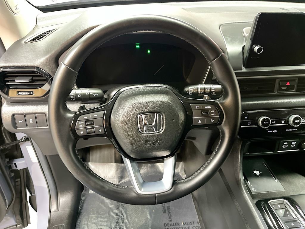 Used 2025 Honda Pilot Touring image 11