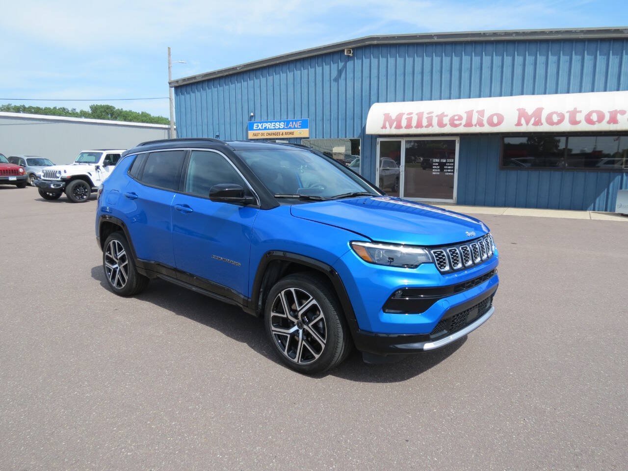 Used 2024 Jeep Compass Limited w/ Elite Group AWD/4WD image 2