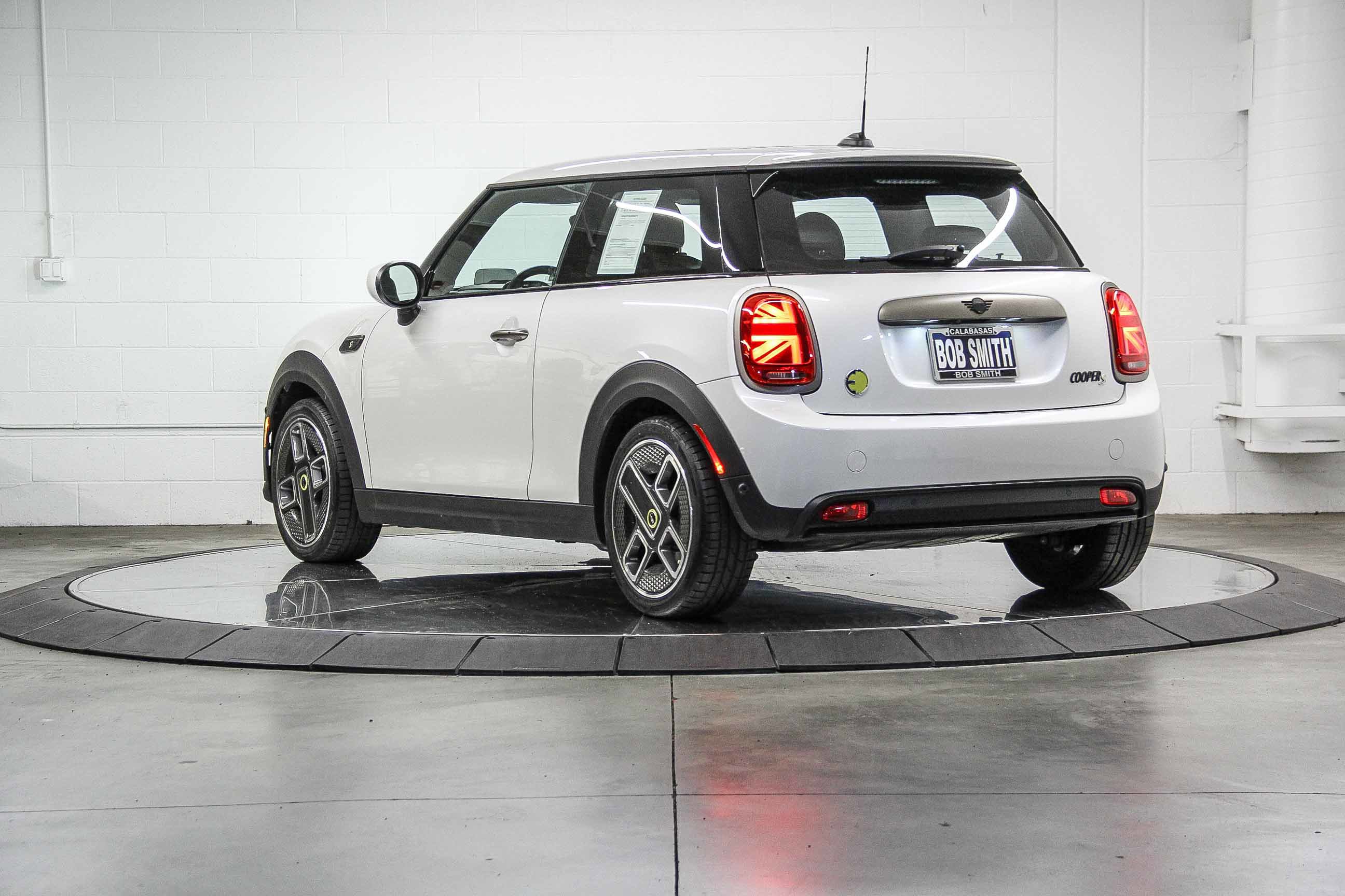 Certified 2024 MINI Cooper SE w/ MINI Resolute Edition image 4