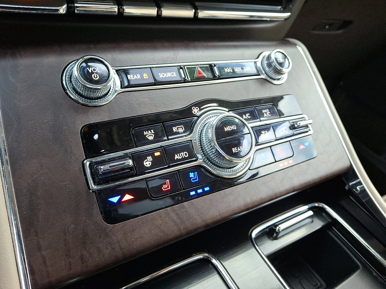 Certified 2023 Lincoln Aviator Reserve w/ Elements Package Plus image 16