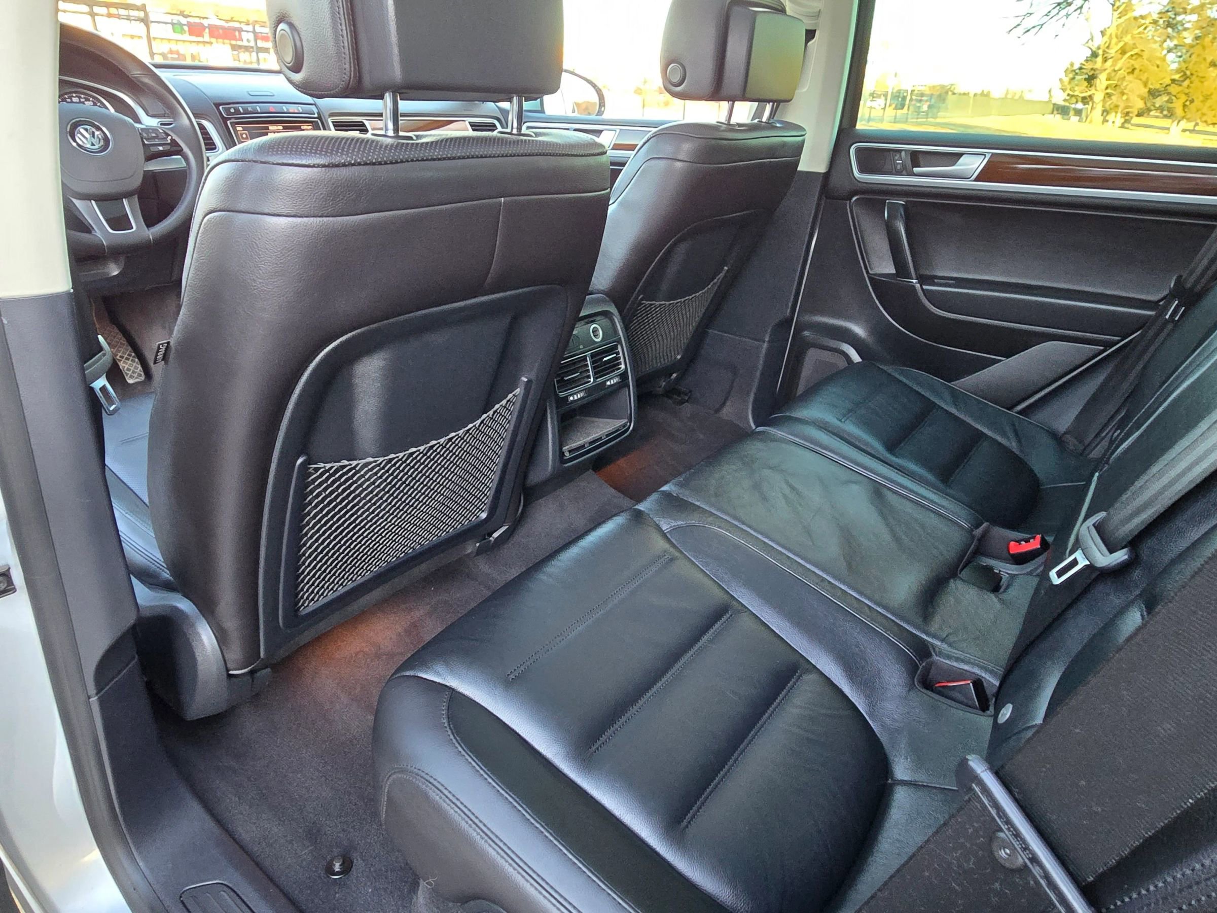 Used 2016 Volkswagen Touareg VR6 image 47