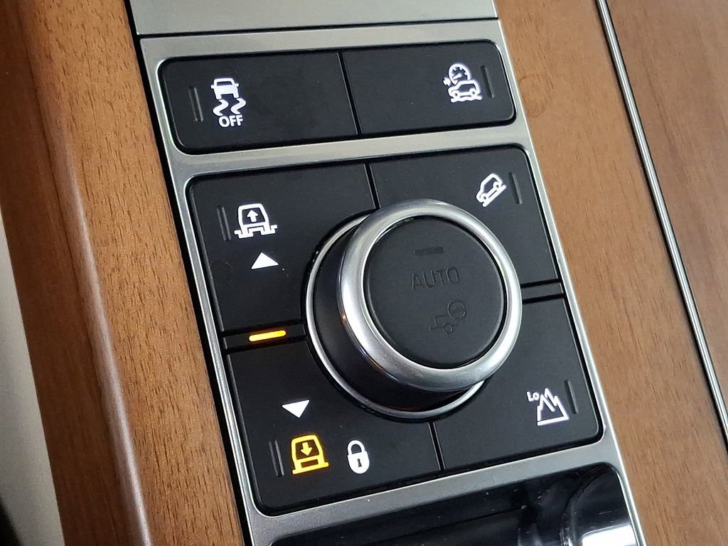 Used 2021 Land Rover Range Rover HSE image 18