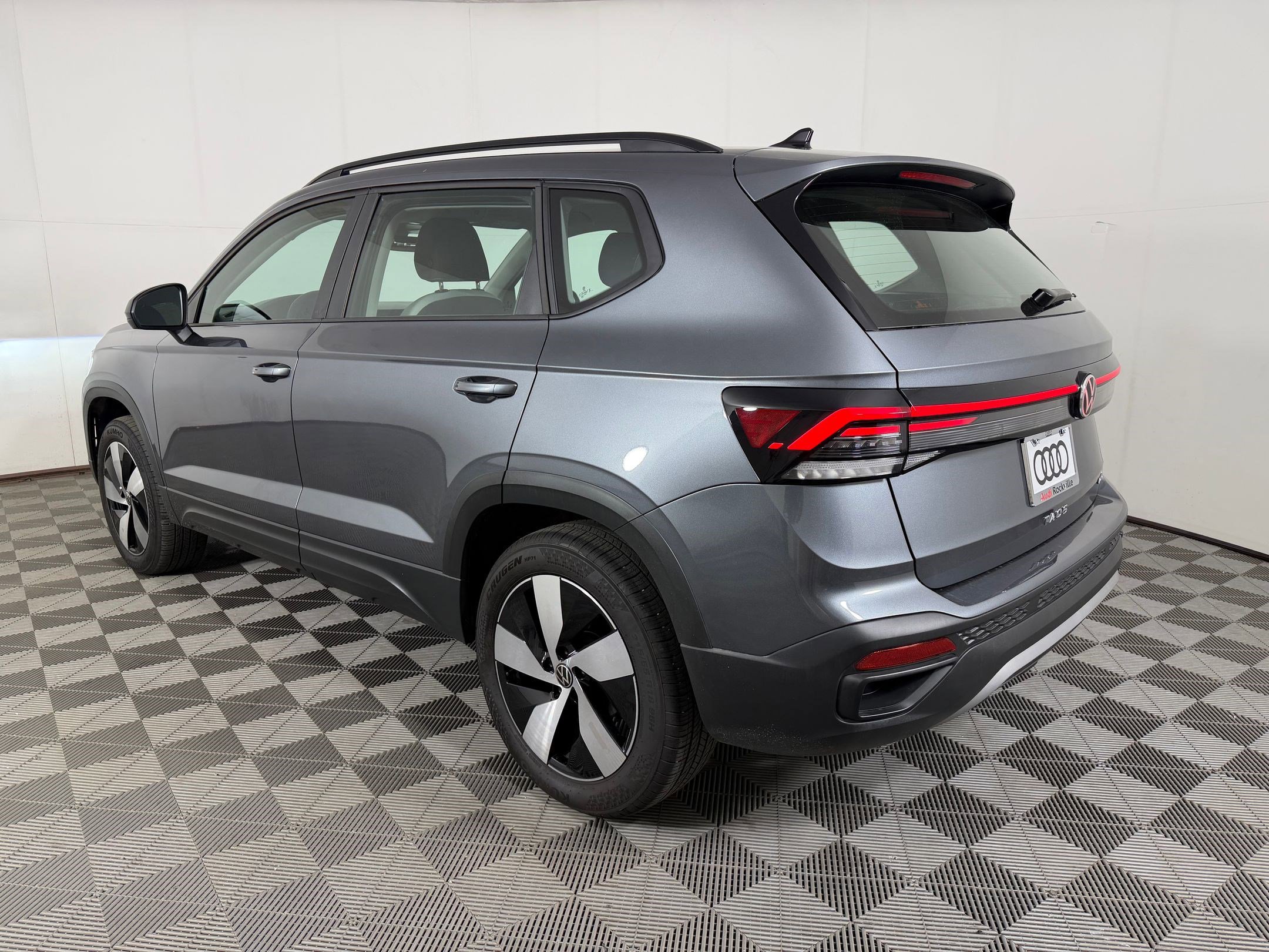 Used 2025 Volkswagen Taos S AWD/4WD image 3