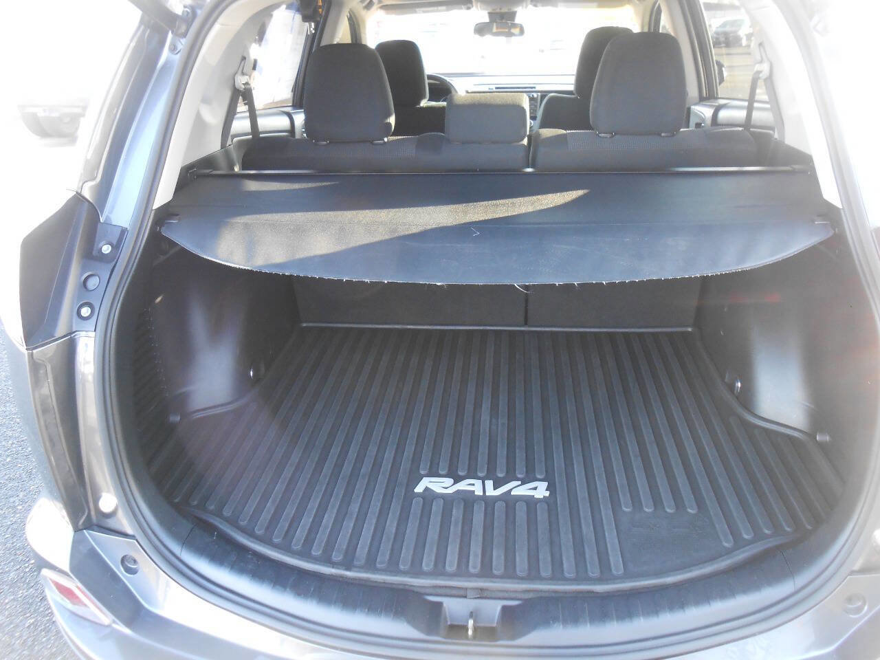 Used 2017 Toyota RAV4 XLE w/ Carpet Mat Package image 20