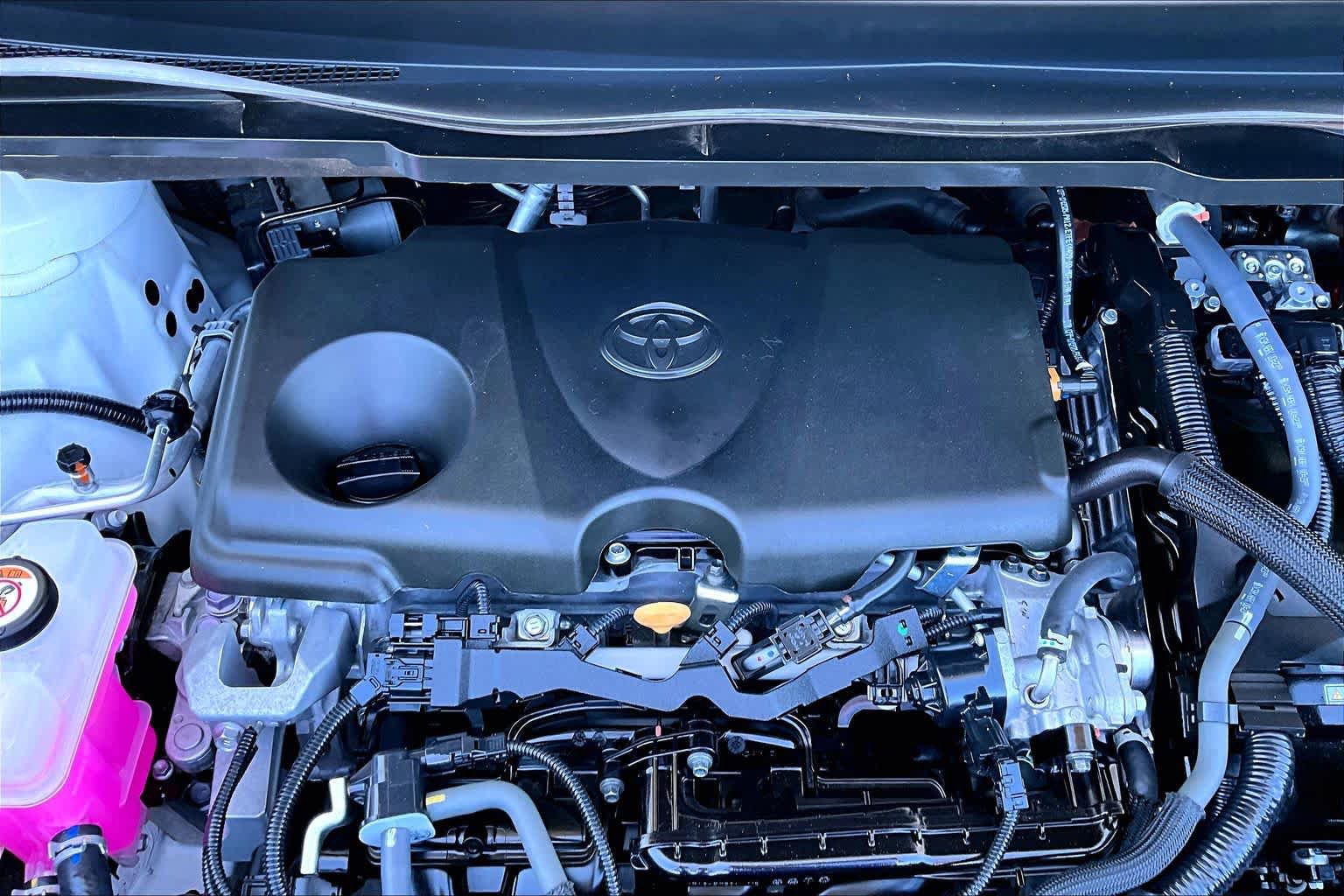 Used 2024 Toyota Sienna LE FWD image 32