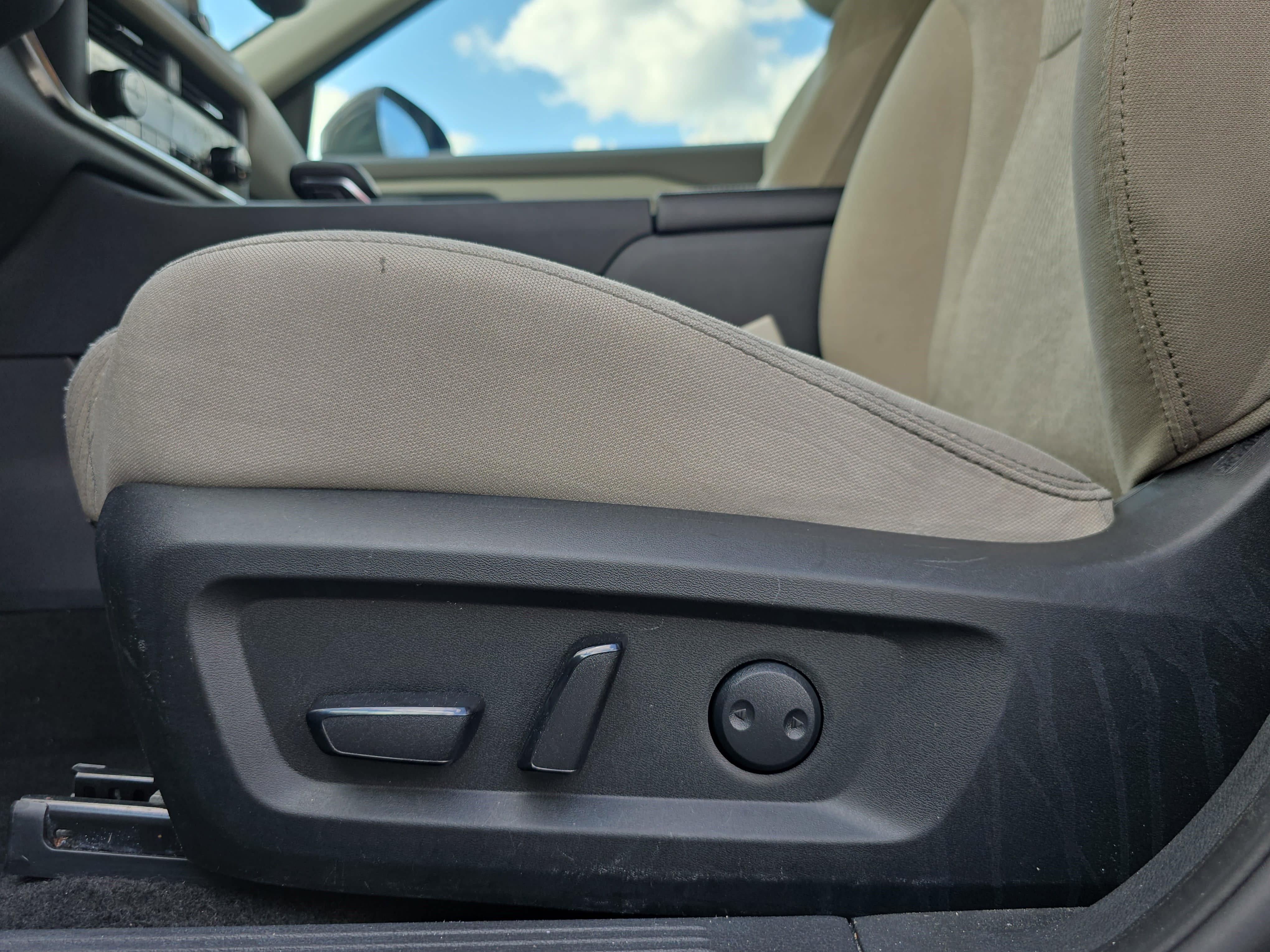 Used 2024 Nissan Rogue SV image 29