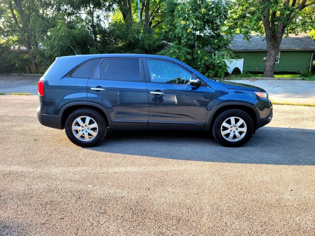 Used 2011 Kia Sorento LX image 2