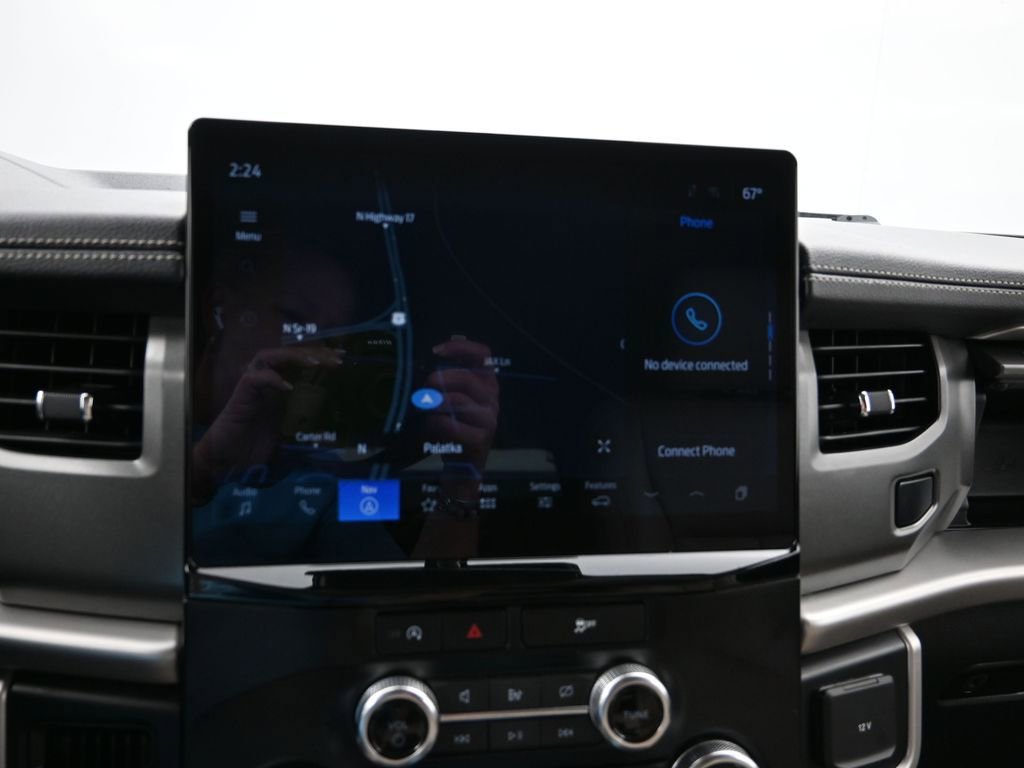 Used 2024 Ford Expedition XLT image 17