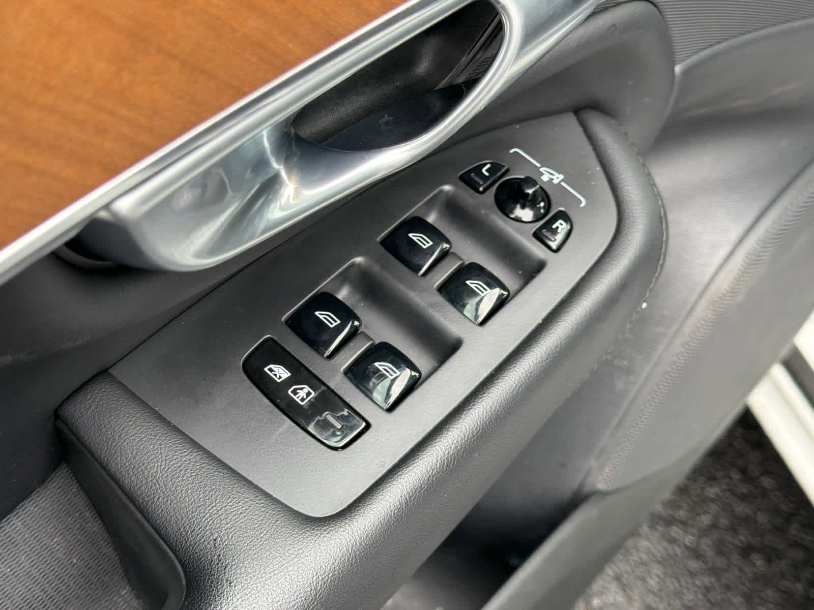 Certified 2024 Volvo XC90 B6 Plus w/ Protection Package Premier image 27