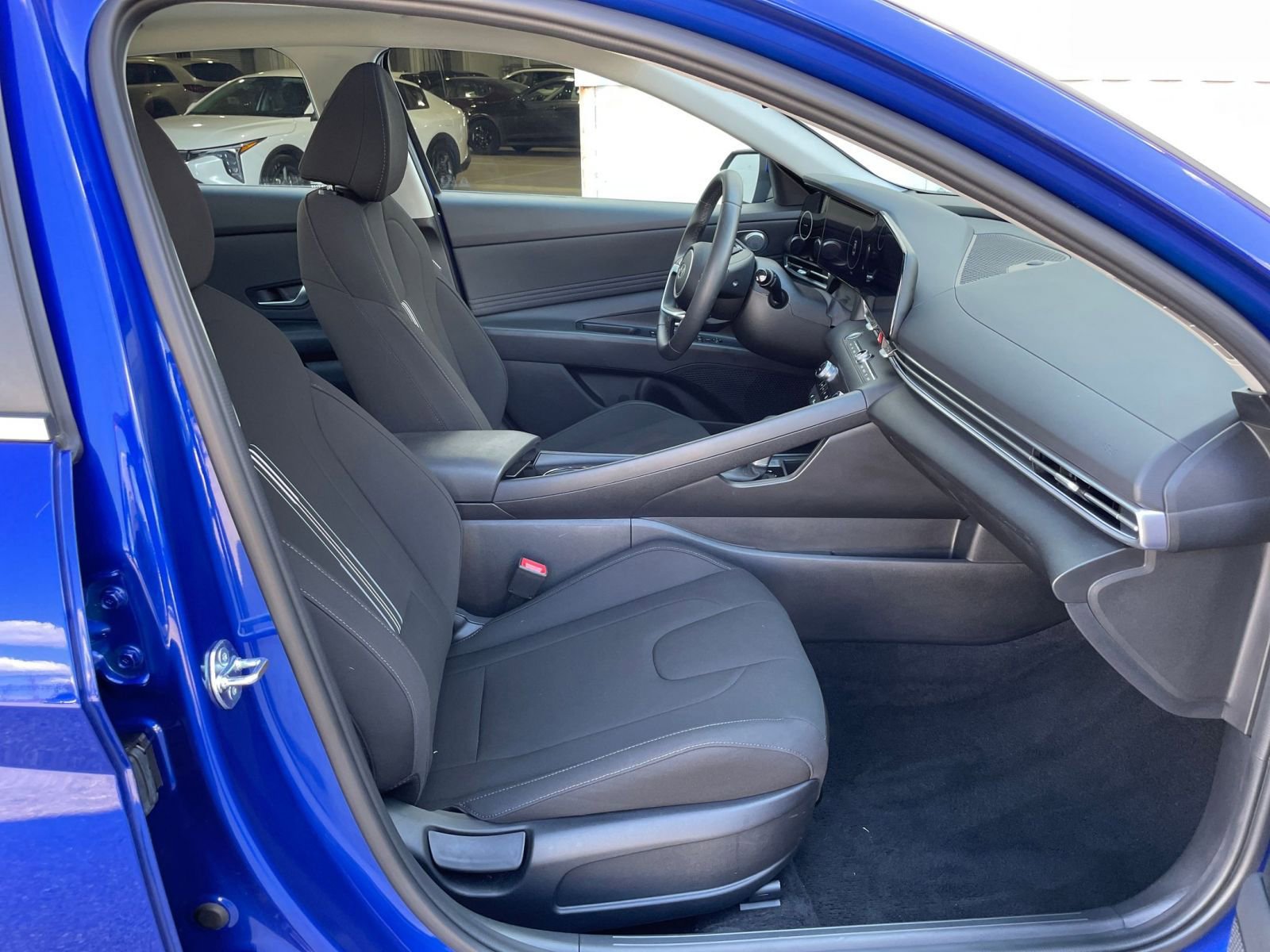 Used 2025 Hyundai Elantra SEL image 38