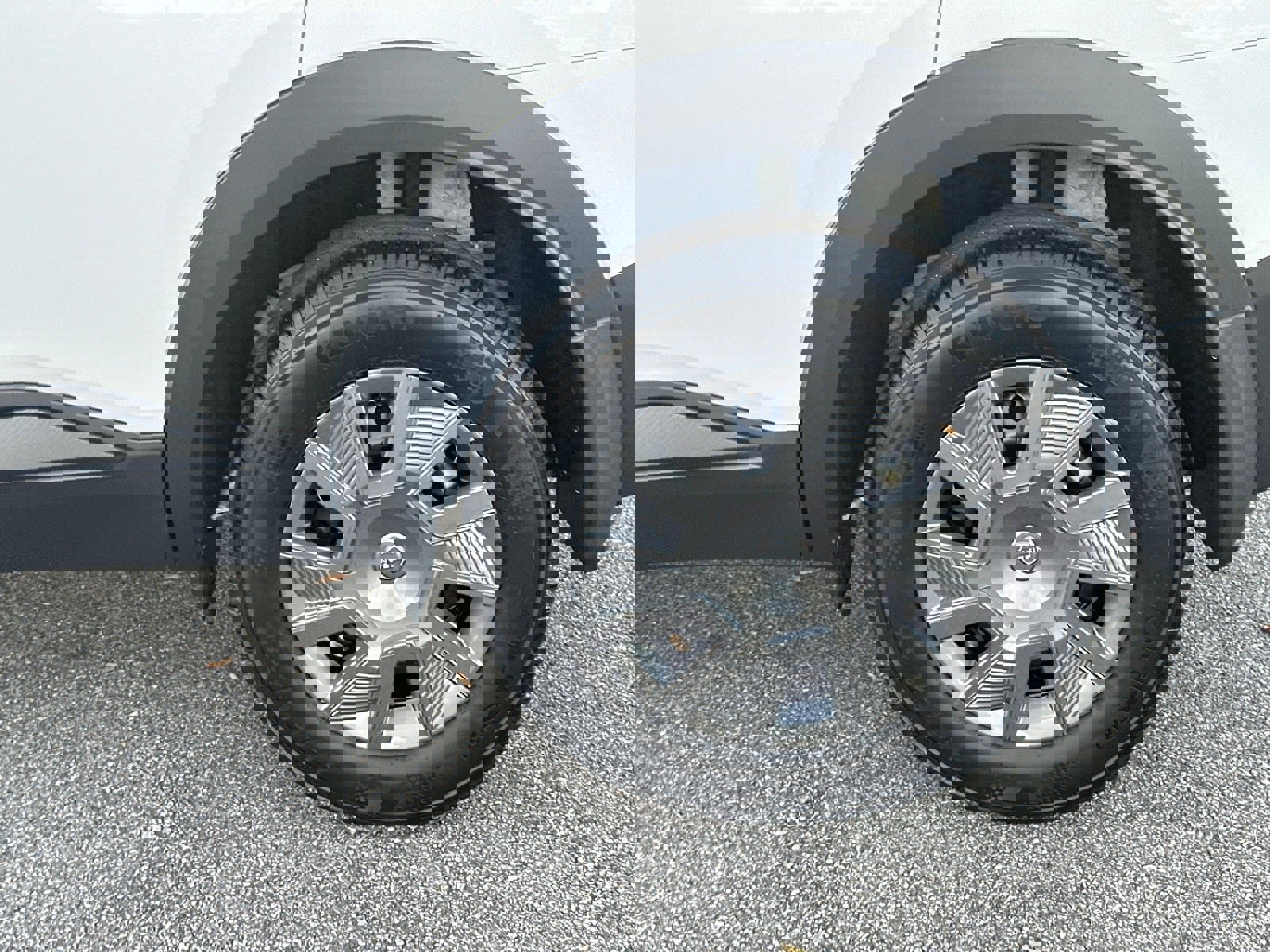 New 2026 Nissan Kicks S image 19