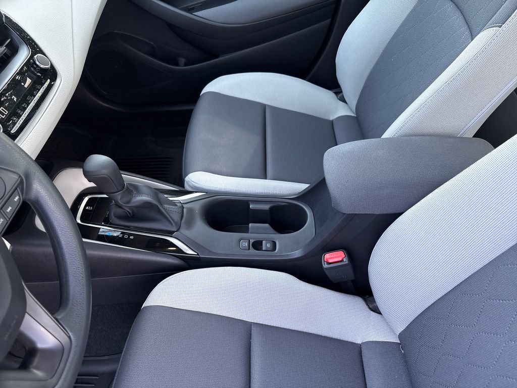 Used 2025 Toyota Corolla LE FWD image 17