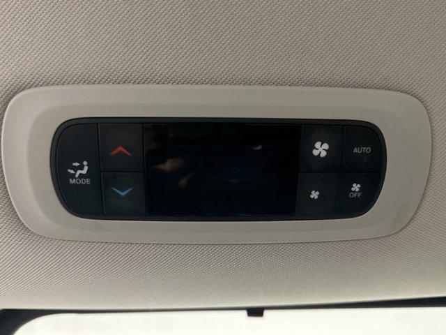 Used 2023 Chrysler Pacifica Touring-L FWD image 18