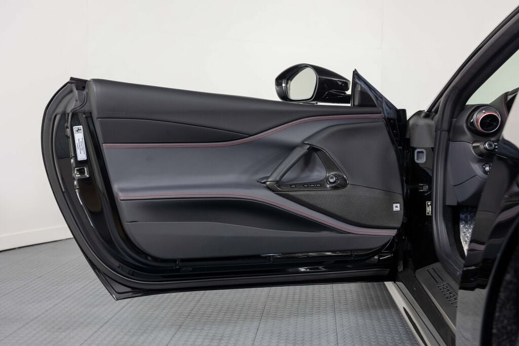 Used 2021 Ferrari 812 GTS RWD image 40