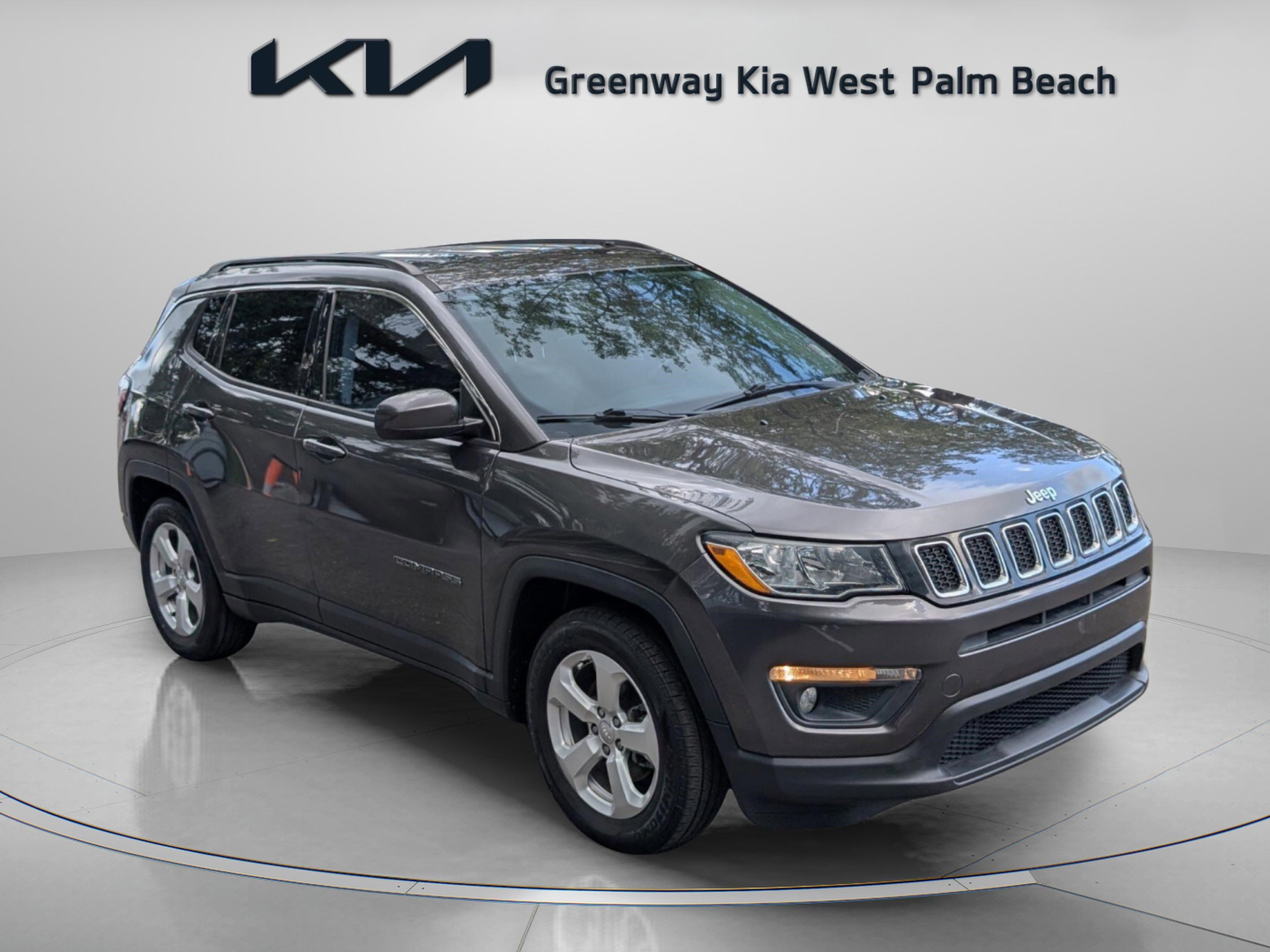 Used 2019 Jeep Compass Latitude image 3