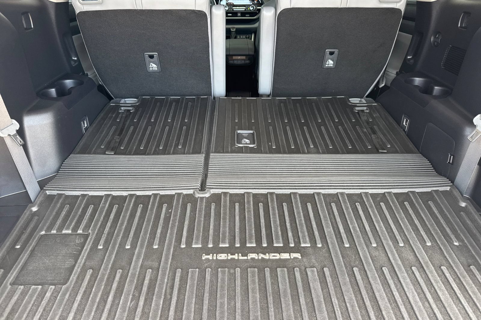 Used 2022 Toyota Highlander XLE AWD/4WD image 19
