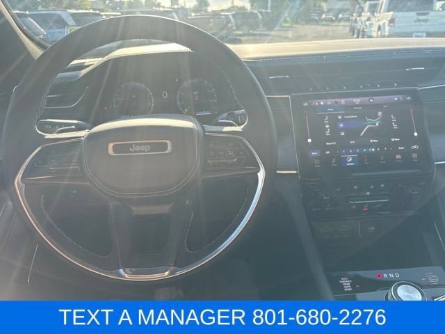 Used 2023 Jeep Grand Cherokee Overland w/ Luxury Tech Group IV AWD/4WD image 14