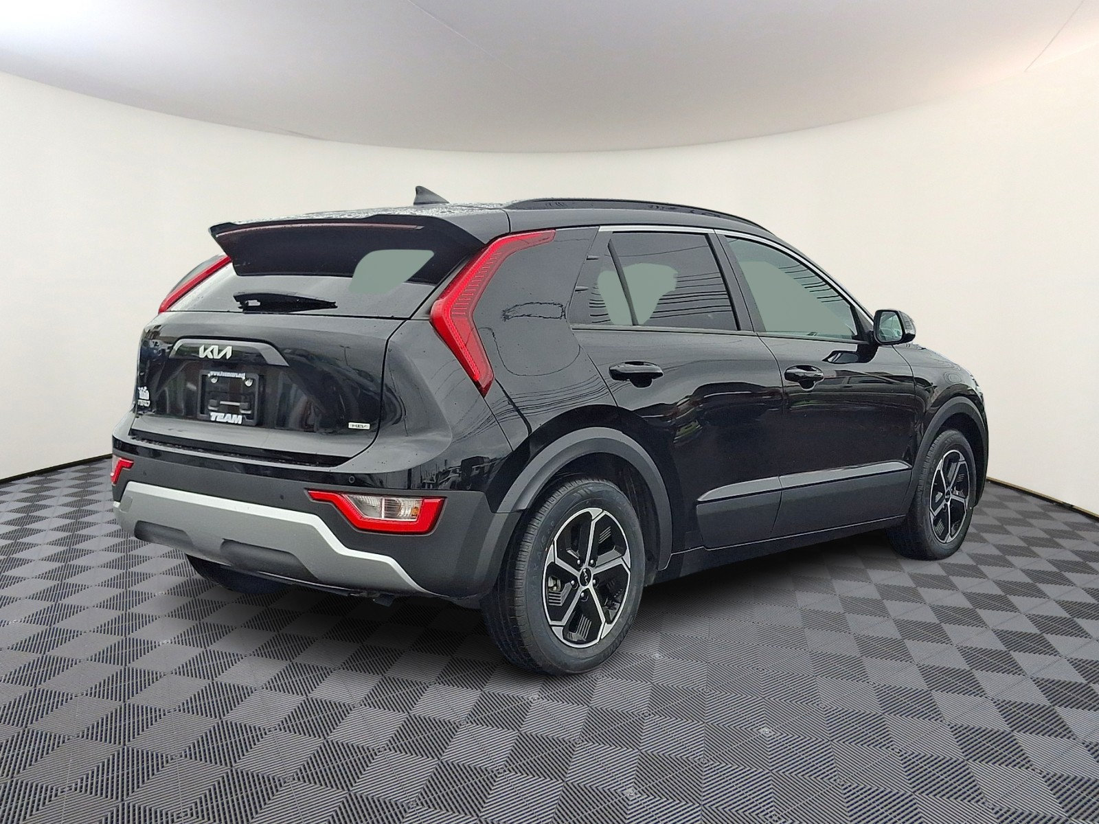 Used 2023 Kia Niro EX FWD image 6