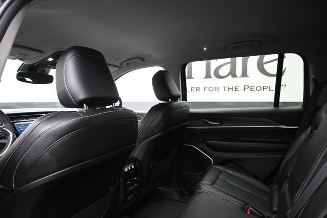 Used 2024 Jeep Grand Cherokee L Limited w/ Black Appearance Package AWD/4WD image 25