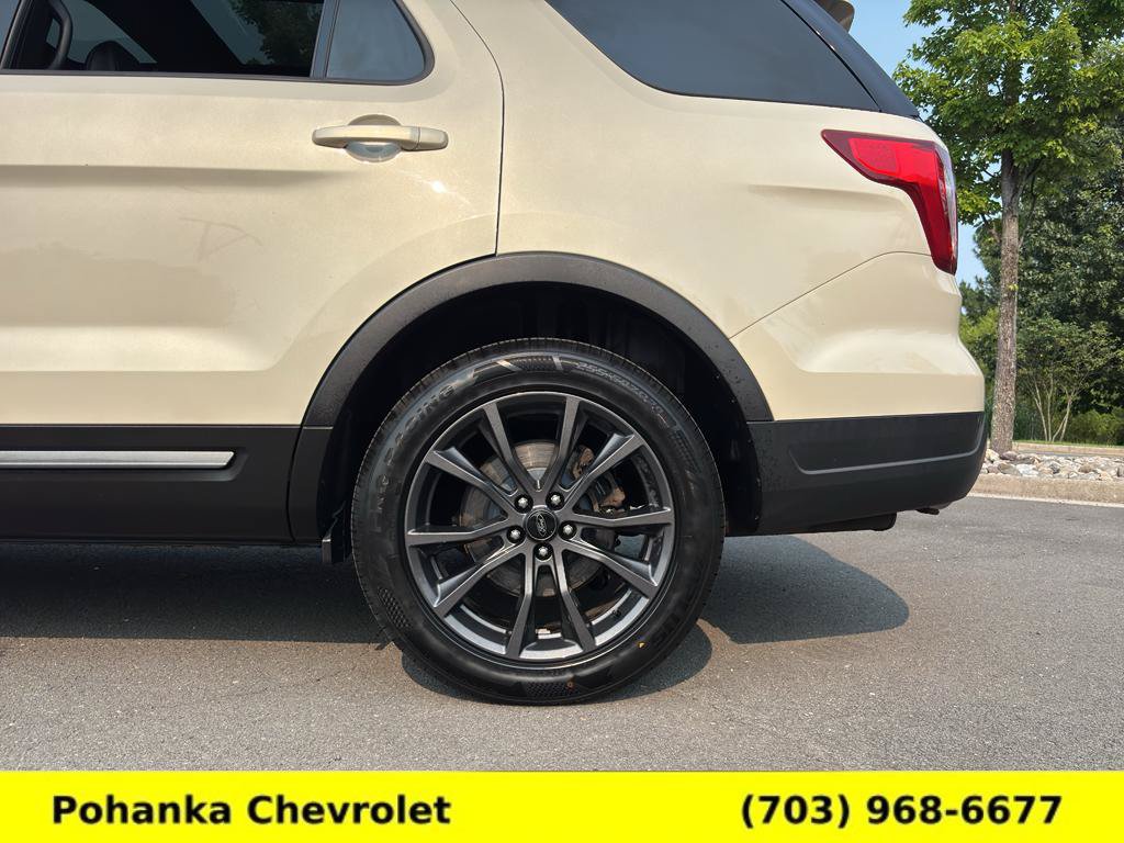 Used 2018 Ford Explorer XLT w/ Equipment Group 202A AWD/4WD image 29