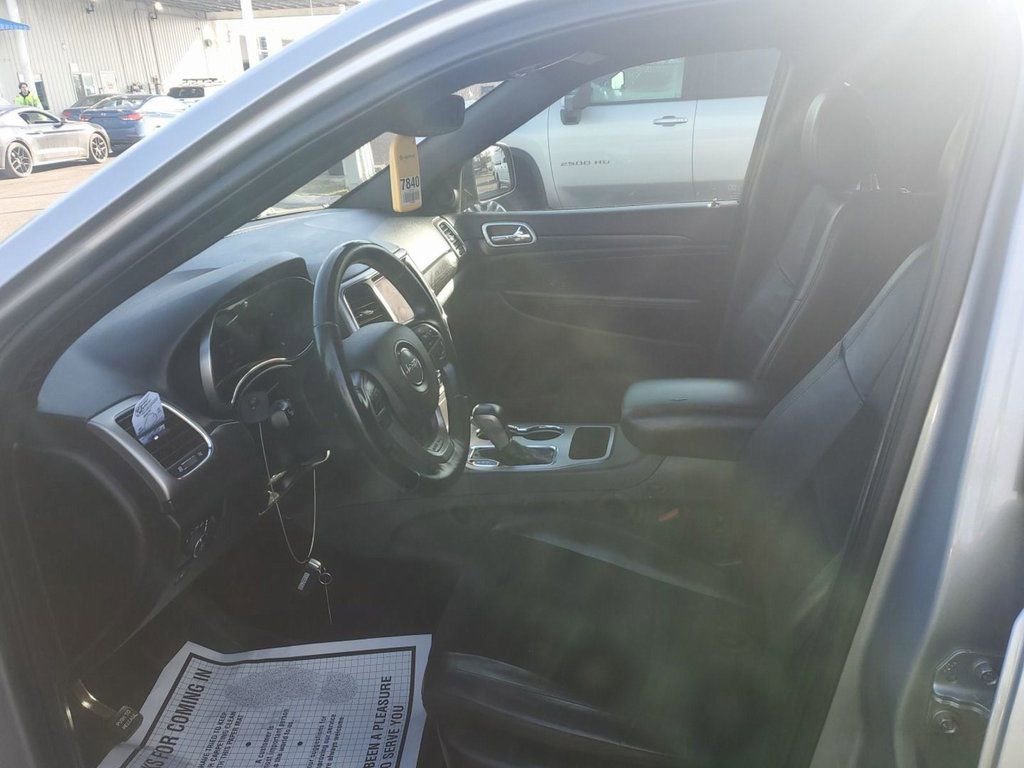 Used 2018 Jeep Grand Cherokee Altitude image 3