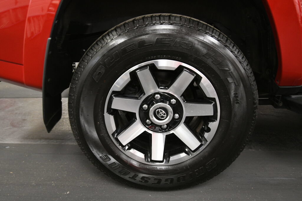 Certified 2023 Toyota 4Runner TRD Off-Road Premium w/ Moonroof Package AWD/4WD image 33