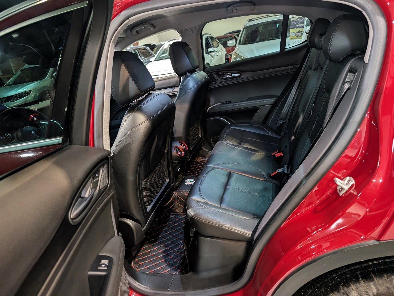 Used 2019 Alfa Romeo Stelvio AWD image 22