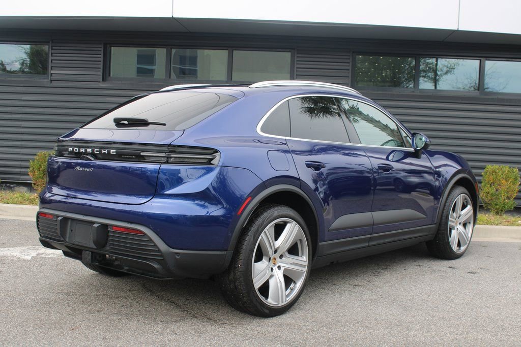 Certified 2024 Porsche Macan 4 Electric image 7