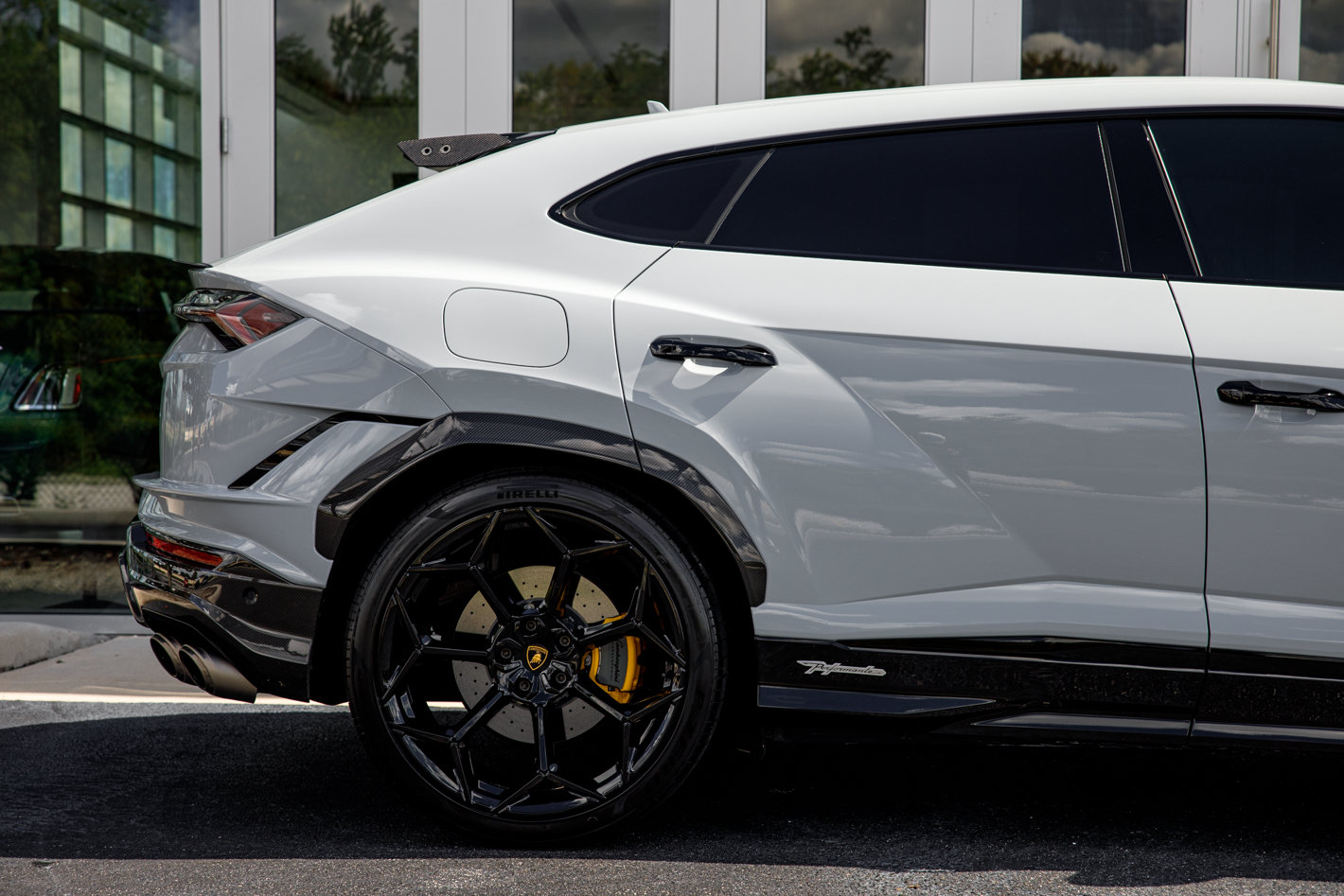Used 2024 Lamborghini Urus Performante AWD/4WD image 17