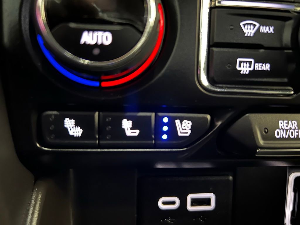 Used 2022 Chevrolet Tahoe Premier AWD/4WD image 32