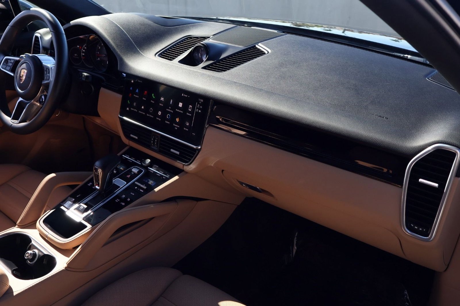 Certified 2023 Porsche Cayenne Platinum Edition image 25