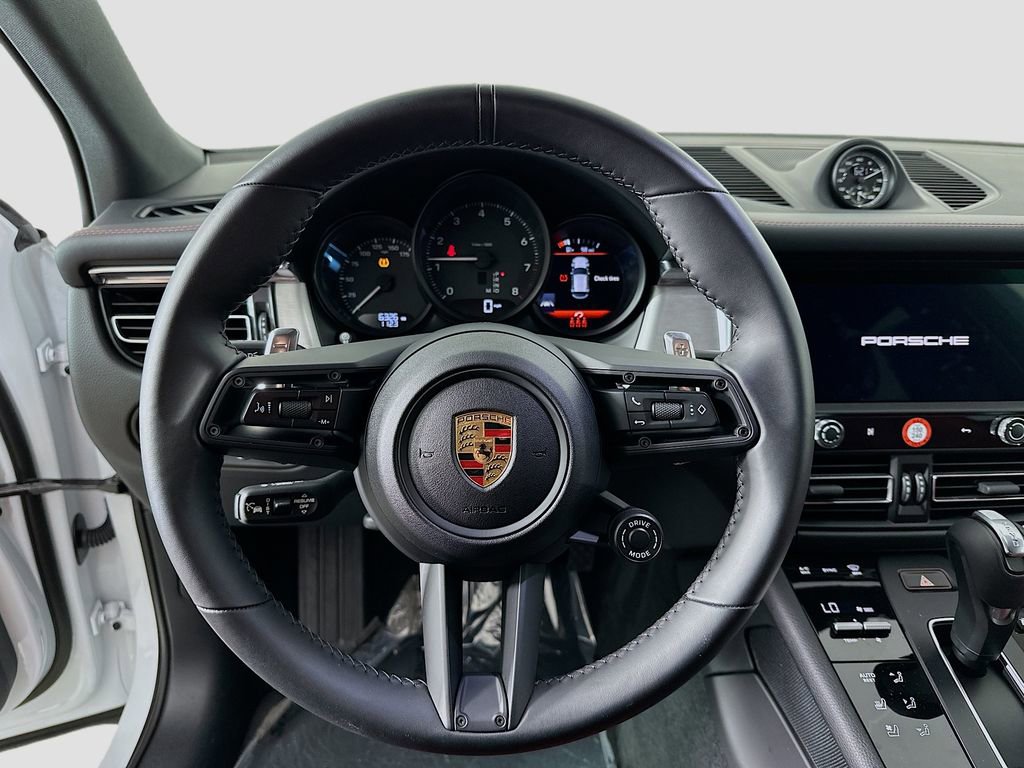 Certified 2025 Porsche Macan AWD/4WD image 12