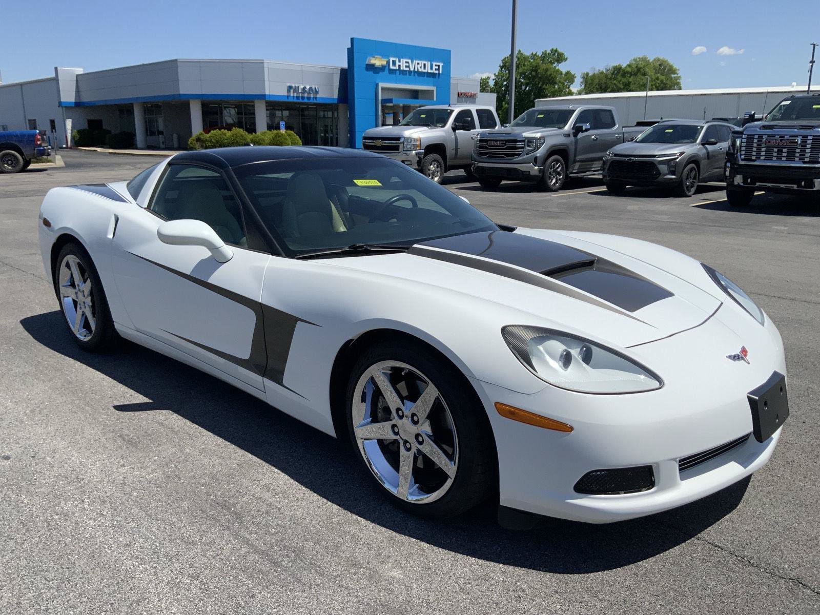 Used 2005 Chevrolet Corvette Coupe w/ Preferred Equipment Group RWD image 2