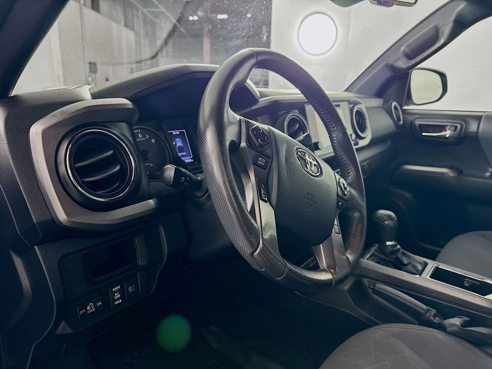 Certified 2019 Toyota Tacoma TRD Sport w/ Technology Package AWD/4WD image 7