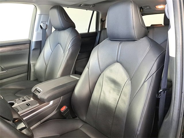 Used 2024 Toyota Highlander Limited image 21