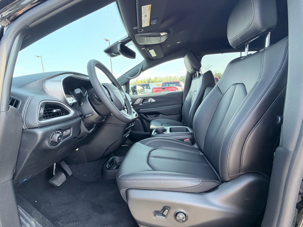 New 2026 Chrysler Pacifica Select image 20