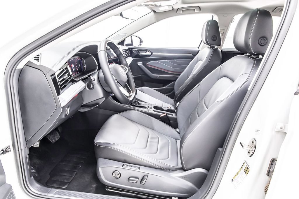 Used 2025 Volkswagen Jetta SEL FWD image 28