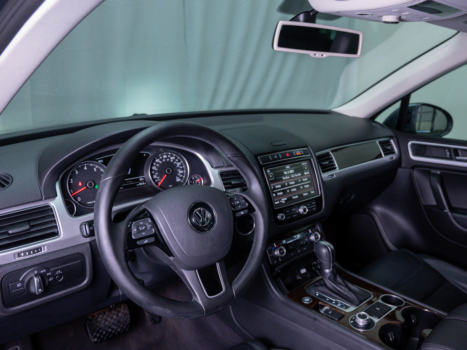 Used 2015 Volkswagen Touareg VR6 AWD/4WD image 21