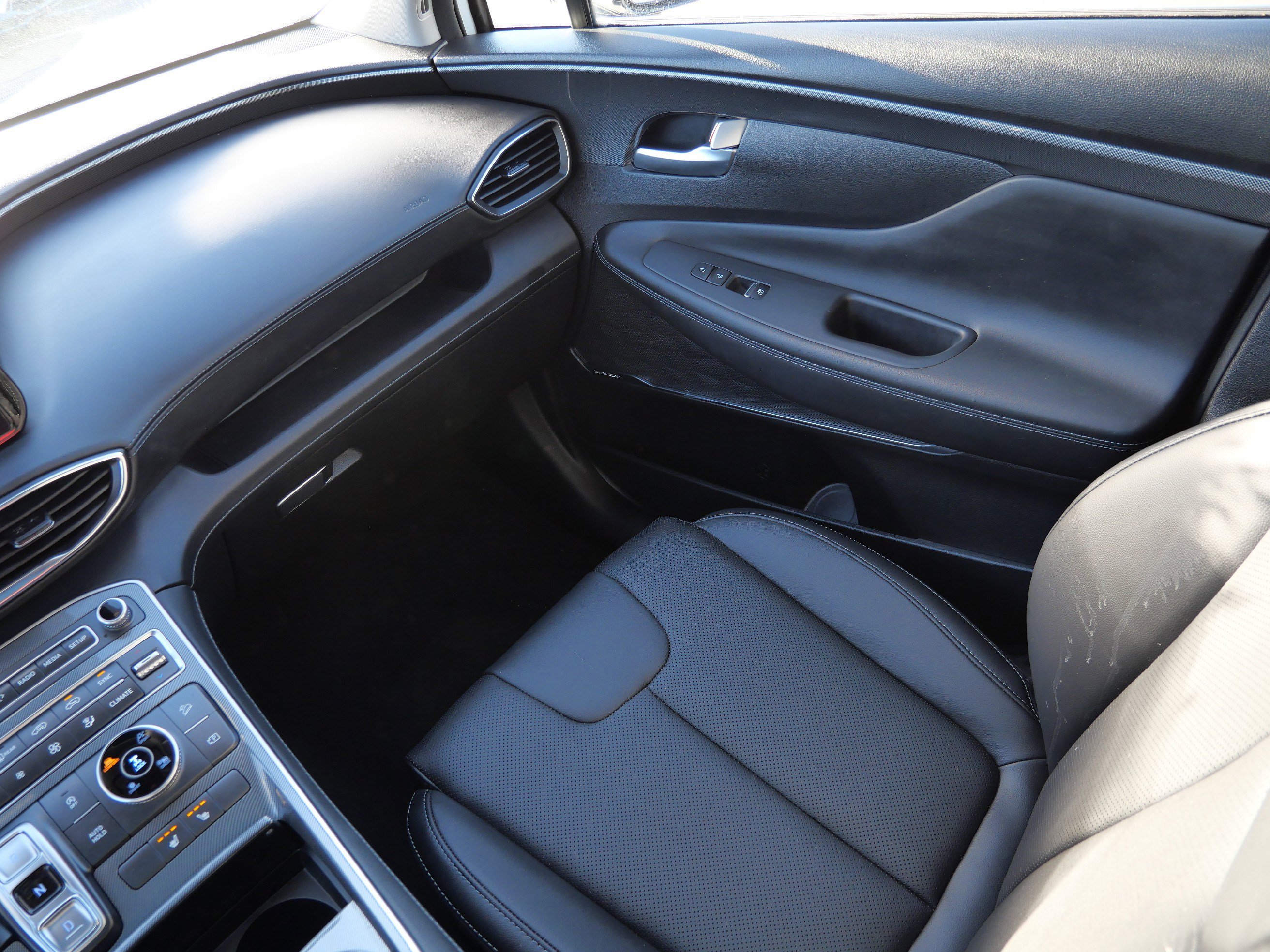 Certified 2023 Hyundai Santa Fe SEL w/ Premium Package image 11