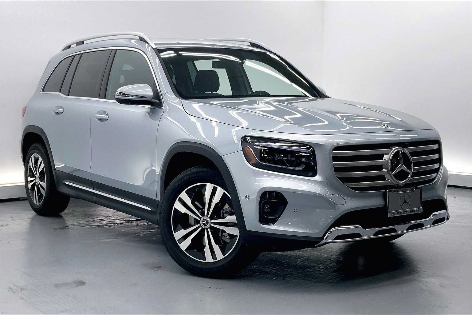 Used 2026 Mercedes-Benz GLB 250 image 4