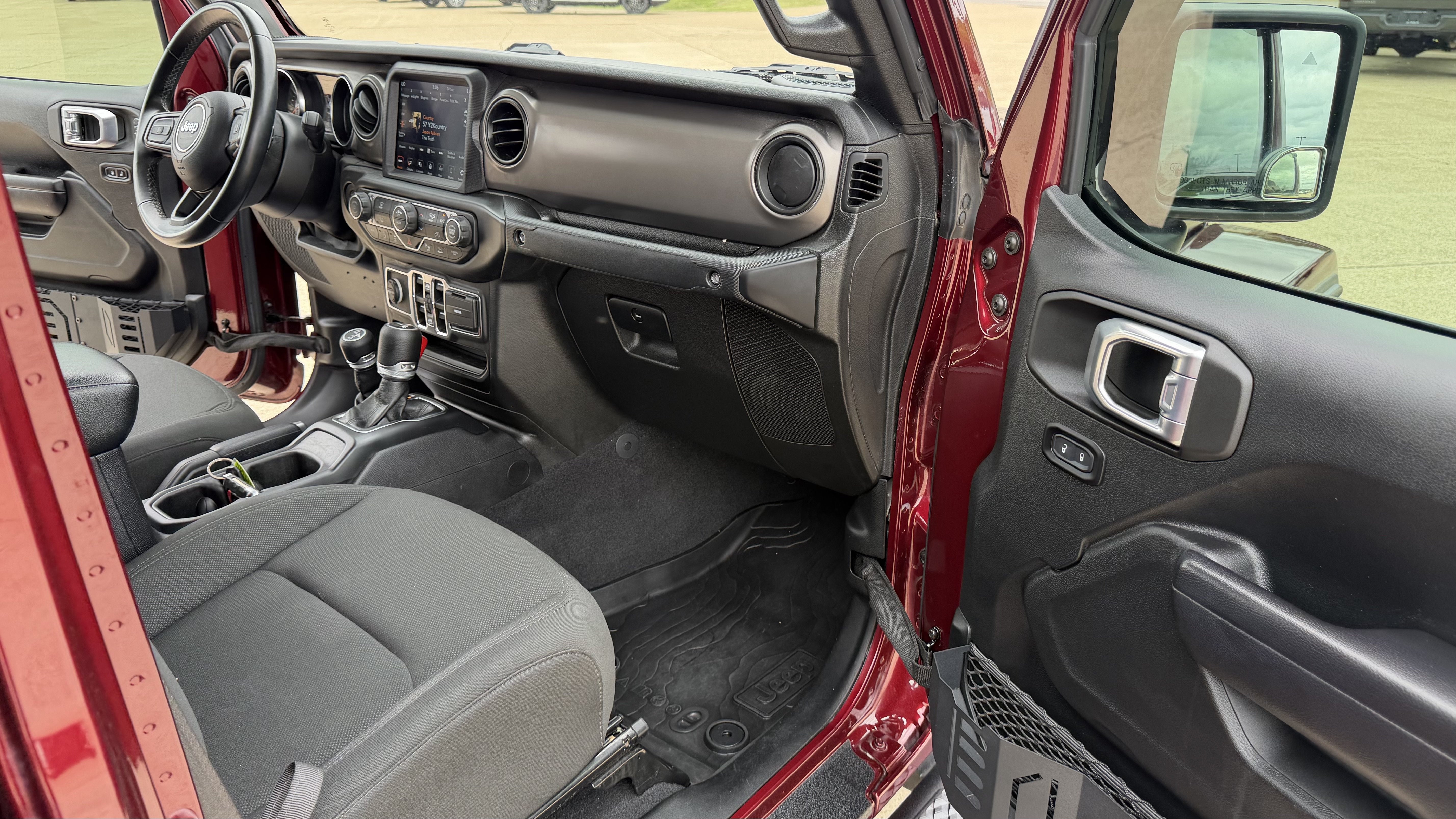 Used 2021 Jeep Gladiator Sport AWD/4WD image 27