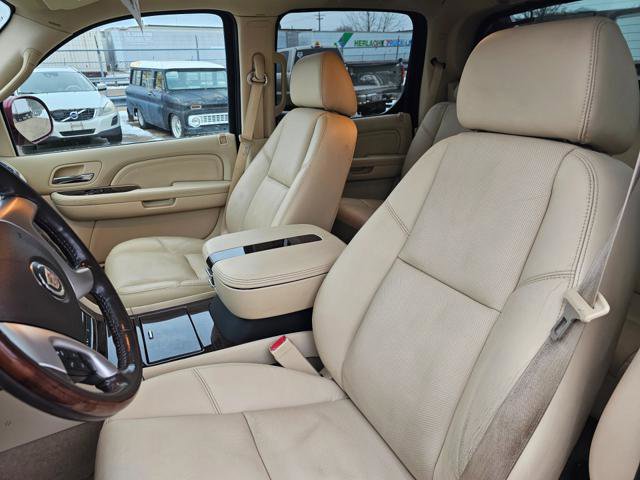Used 2007 Cadillac Escalade EXT w/ Information Package image 6