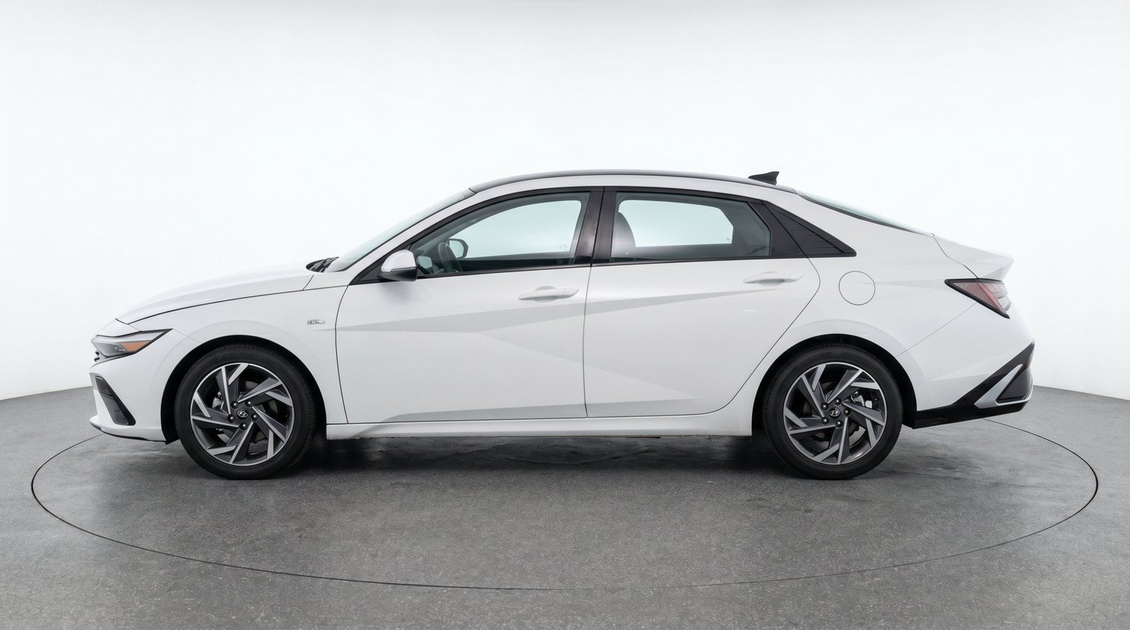 Used 2025 Hyundai Elantra SEL FWD image 5