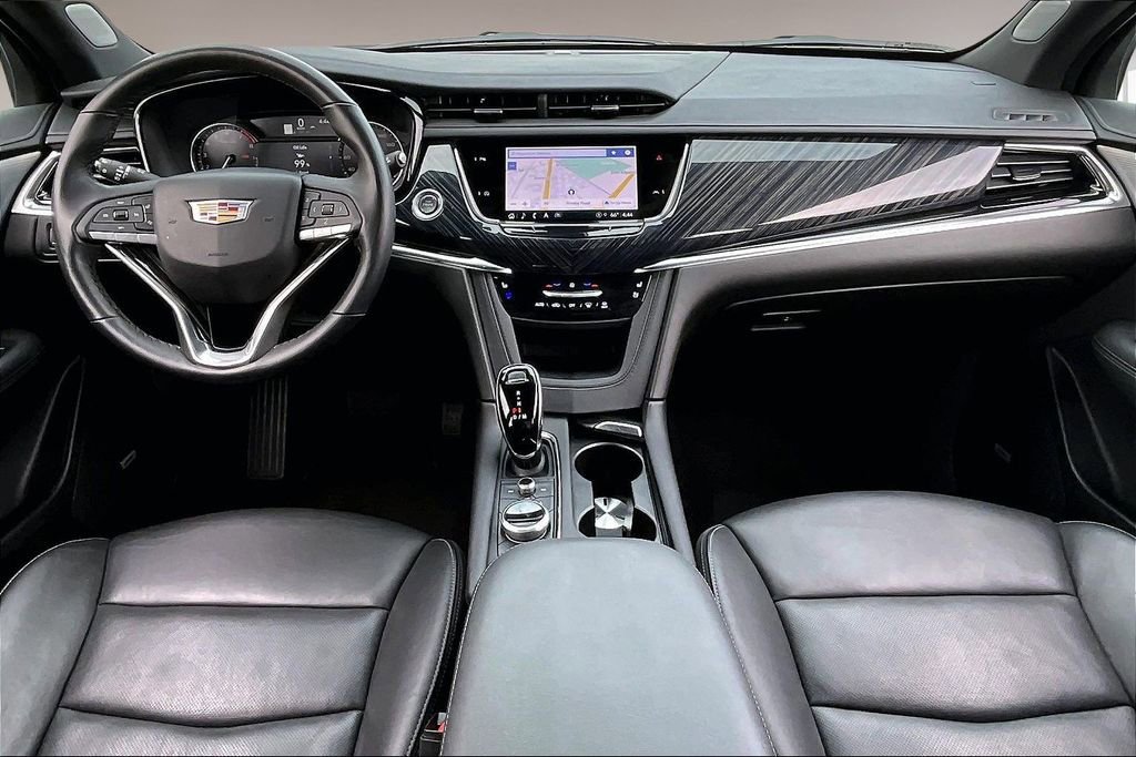 Certified 2025 Cadillac XT6 Premium Luxury AWD/4WD image 15