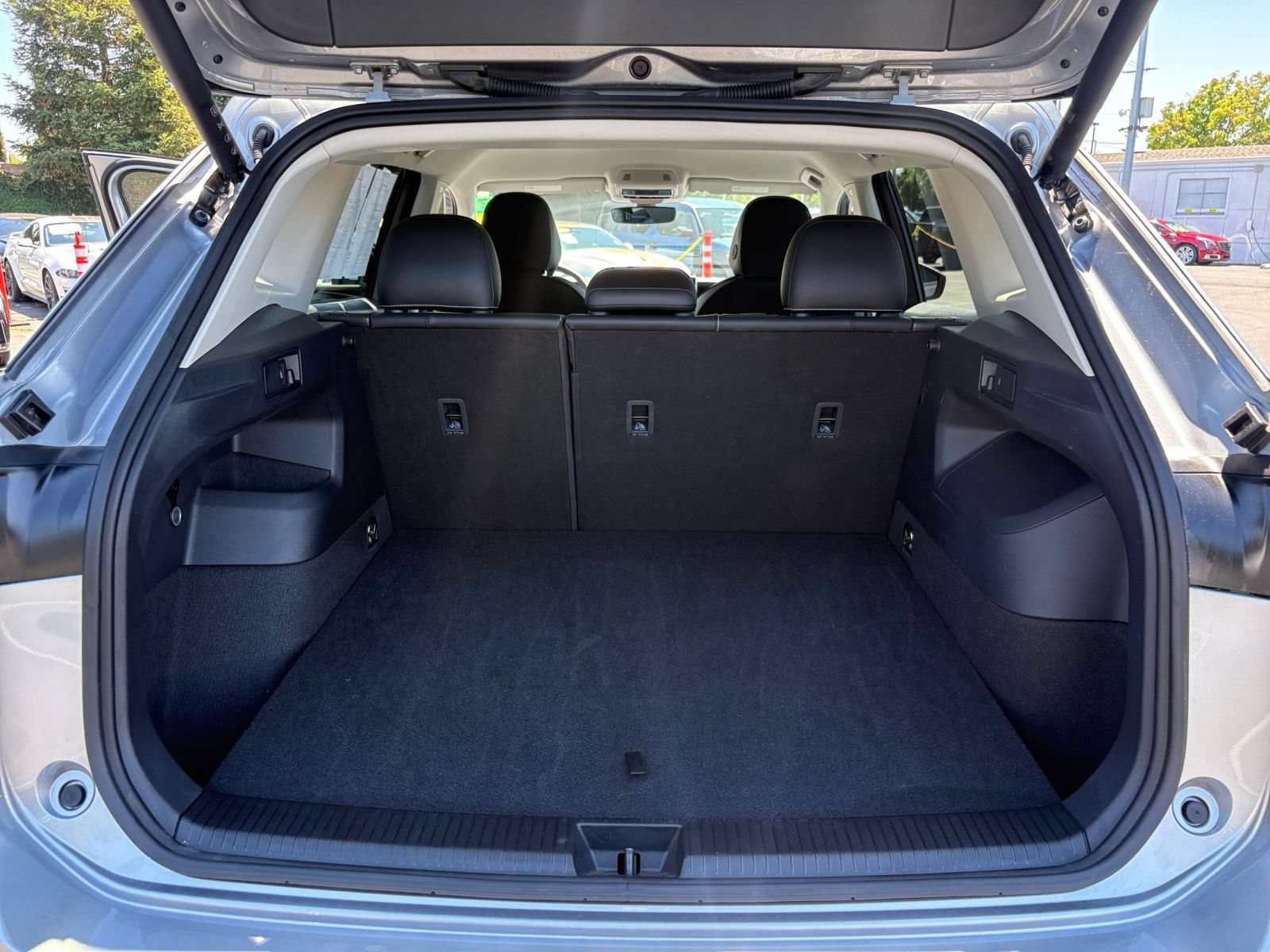 Used 2026 Volkswagen Tiguan SE FWD image 34