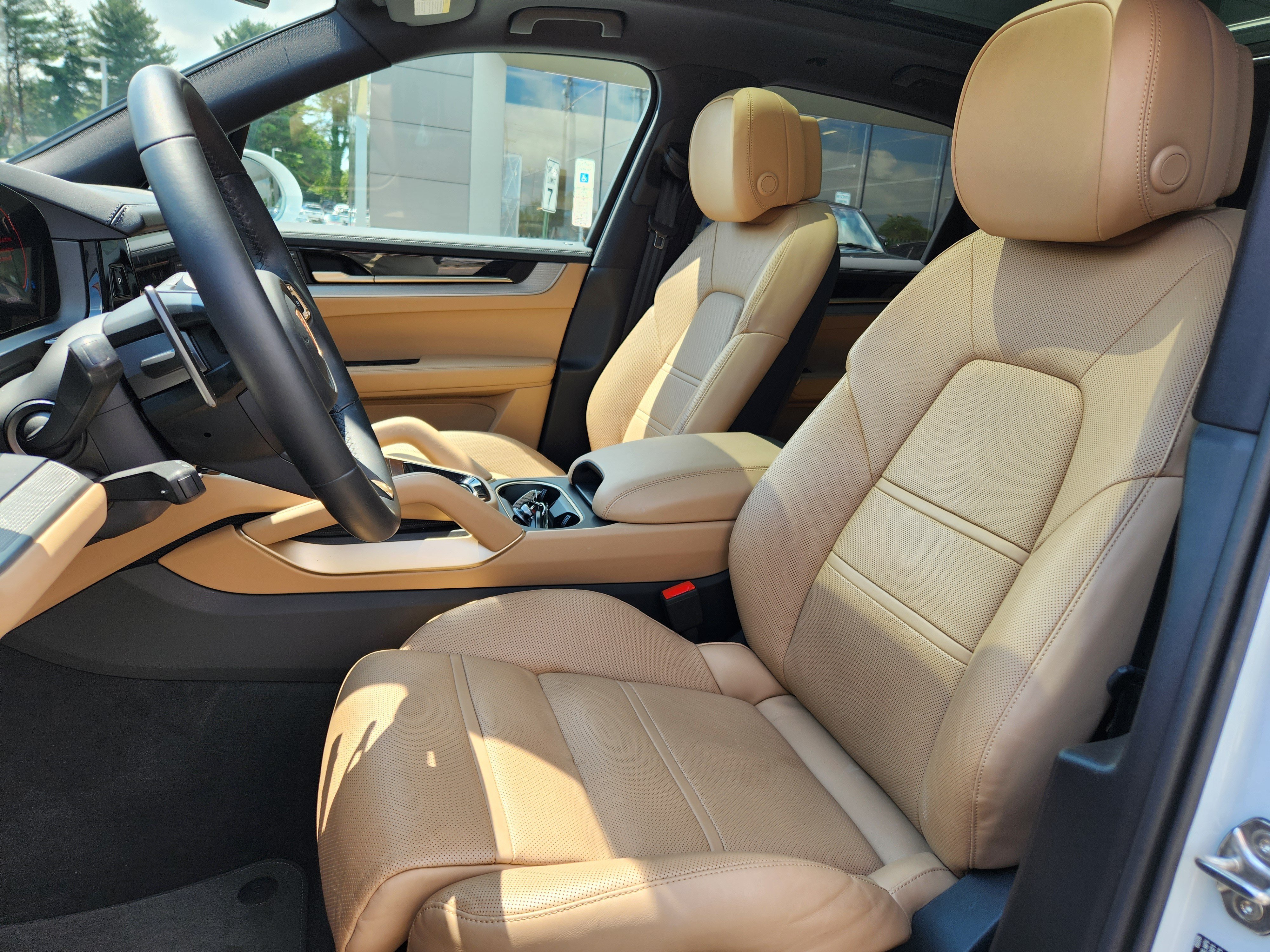 Used 2025 Porsche Cayenne AWD/4WD image 10